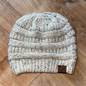 Pony tail Cream Knit Beanie